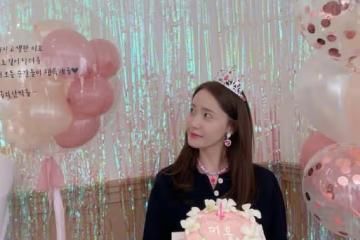 少女時代允兒，戴著最近很火的全套兒童首飾，展示可愛的公主形象