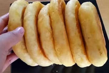 一碗玉米面,2碗白面,不擀麵不揉面,筷子一攪,鬆軟豆沙餅出鍋