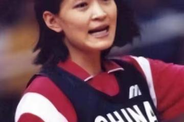女排叛徒!拋棄隊伍戲耍郎平,投奔美國的她,如今下場真解氣!