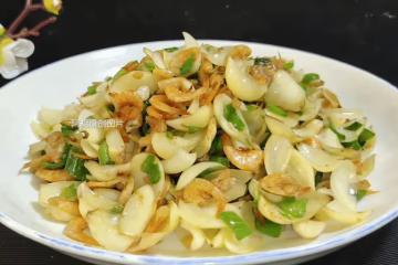 紅薯、山藥快靠邊，這菜才是地下寶物！大火快炒一盤，吃出滿口鮮香、絲絲甘甜