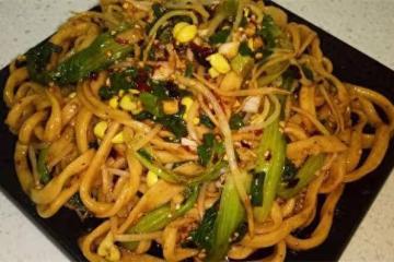網紅「一根面」來了，其實做法很簡單，兩餳一抻，一根麵條裝一碗