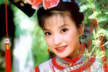 大快人心！曾經的小燕子，如今的趙薇，變化之大讓人唏噓