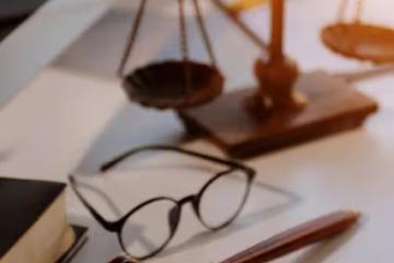 男子遭圍毆持刀反殺被判故意傷害，案件引發熱議