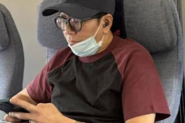 神顏幻滅!59歲溫兆倫商務艙被拍,皮膚粗糙又黑又胖比路人還路人