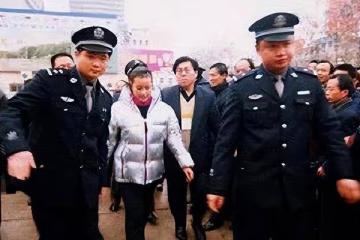 強行割韭菜年齡成謎,這一次,73歲的劉曉慶,不再被世界寬容