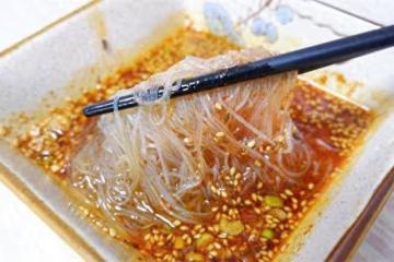 吃了能打嗝的粉絲做法,做法簡單,關鍵就在料汁,太過癮了