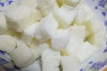 只需5分鐘，2袋牛奶，在家就能做出香甜軟糯的牛奶方糕，一學就會