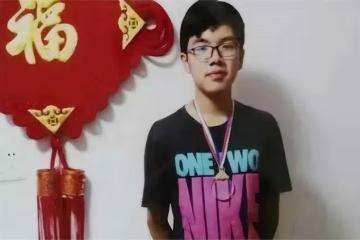 高一讓北大承諾降200分錄取，高二直接保送，這個少年有什麼能力