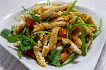 你沒吃過的老豆腐新做法,外酥里嫩,簡單的涼拌豆腐絲,吃著過癮