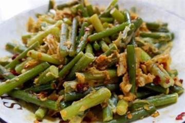 蒜苔不要炒著吃了,試試這個做法,簡單方便,非常不錯的下飯菜