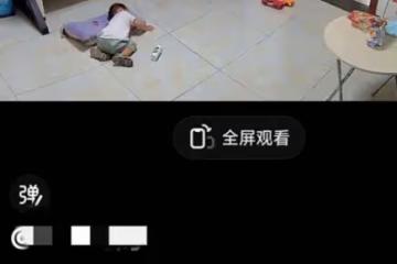 單親媽媽出門上班，寶寶在家餓了撿垃圾吃，睏了睡地上！網友淚目