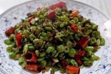 好吃的家常菜乾煸豆角，試試這樣做，營養又入味，給力的下飯菜