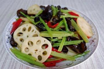 簡單家常小炒,一道素炒芹菜藕片,清淡脆爽又營養,靠譜的家常菜