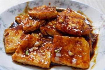 豆腐這樣做,醬香濃郁,豆腐入味濃香,每一口都很下飯,收藏了