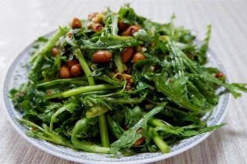 茼蒿你生吃過嗎？學會這樣做，簡單的生拌茼蒿，脆嫩好吃味道香