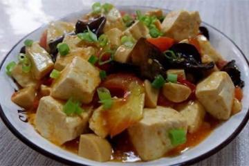 一塊豆腐一個西紅柿，燒豆腐新做法，微酸濃香又下飯，先收藏起來
