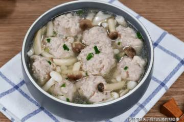 煮「肉丸湯」時，水開下鍋是大錯！教您正確做法，肉丸個個不散