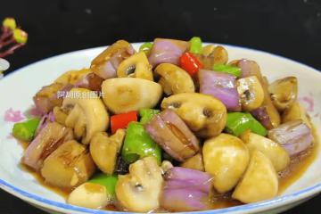 原來茄子和它炒才夠味，沒肉照樣吃得香！花幾分鐘炒一盤，夠鮮嫩、夠下飯