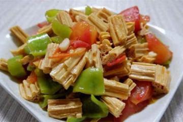 簡單好吃的西紅柿燒腐竹,酸甜又入味,這樣做的家常菜,太下飯了