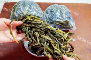 秋天,遇到這菜別放過,買上30斤,曬乾保存起來,冬天燉肉吃真香