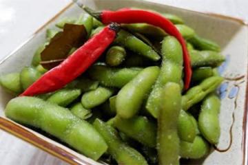 毛豆的靠譜做法,掌握兩個小技巧,毛豆咸香翠綠,一次可以吃一斤