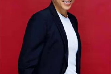 這個演員35歲拍戲墜馬癱瘓,女友挺大肚不離不棄照顧他8年,如今咋樣了?