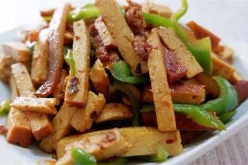 又是香乾做的下飯菜,一道川味香乾,香辣過癮又下飯,非常不錯