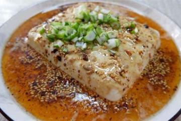 豆腐這樣做,一道淋汁豆腐,麻辣鮮嫩好吃下飯,做法簡單,先收藏