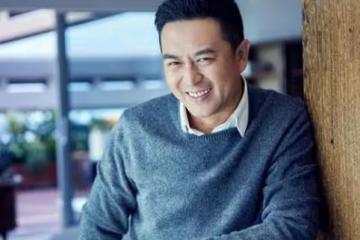 年輕時的張嘉譯長得像肖戰?網友以為開玩笑,不料曬出照片被打臉