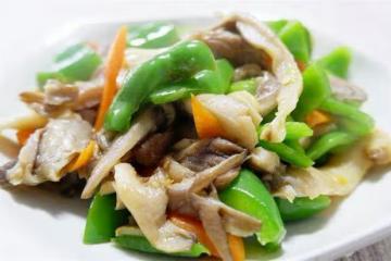一道簡單又易做的素菜，平菇這樣做鮮香美味，一次一盤不夠吃