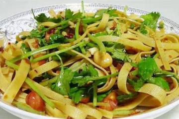 簡單易做的涼拌小菜,分享萬能涼拌汁,調料和比例詳細,收藏了