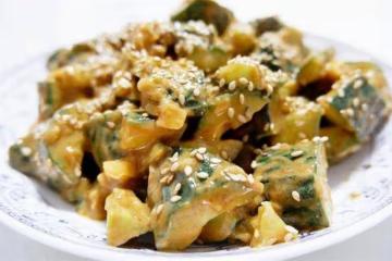 吃了很多拍黃瓜,還是這道麻汁黃瓜最可口,入口濃香,脆嫩爽口
