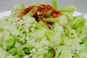 愛吃菜花的不要錯過，一道白灼菜花，簡單一拌就做好，脆嫩好吃