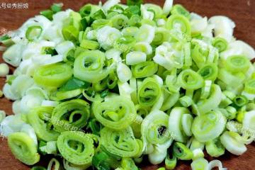 建議中老年人:常吃自帶「青黴素」的5種菜,健脾強免疫,少生病