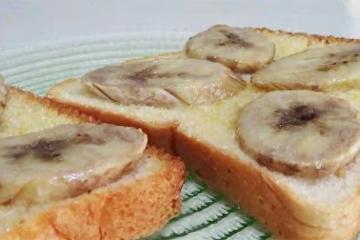 吐司麵包新吃法，放香蕉簡單一烤，香甜酥脆，吃一口就上癮