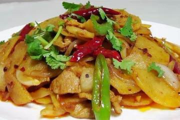 土豆片最過癮的做法,香辣好吃,簡單幾步就做好,一次一盤不夠吃