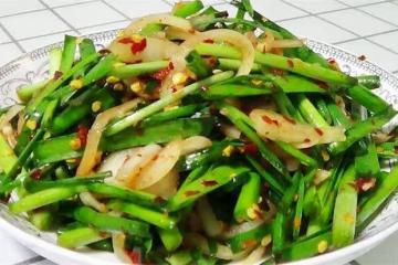 這樣做的韭菜吃著才過癮，簡單一拌就做好，韭菜生吃真給力