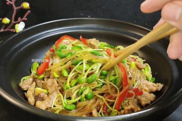 蘿蔔、白菜靠邊站!秋天遇到此菜敞開吃,葷素搭配炒一盤,菜香肉嫩、超解饞