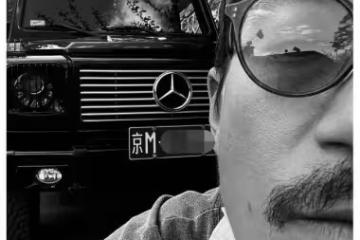 張國立兒子曬京牌200萬豪車，鬍子拉碴不修邊幅，透露和異性密游