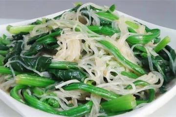 愛吃涼菜的看過來,一道菠菜粉絲,爽滑好吃,營養又健康,收藏了