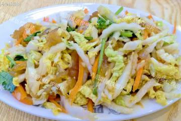 它是蔬菜中的「解毒王」，一排毒，二護肝，三潤腸，蒸包子太香了