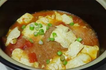 西紅柿和豆腐的碰撞,用砂鍋簡單一煮,濃香又好吃,果斷收藏