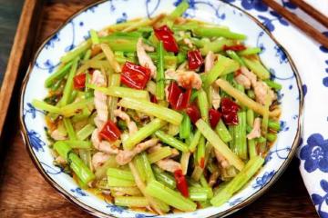 炒肉絲直接下鍋,難怪又柴又腥!掌握好3點竅門,肉絲又嫩又香