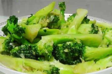 愛吃西蘭花的要收藏了,這樣做簡單好吃又營養,一次一盤不夠吃