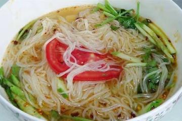 家常冷麵最好吃的做法,冰爽宜人,酸甜可口,一大碗幾口就吃光