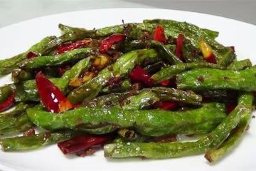 四季豆最好吃的做法，色香味俱全，干香辣爽，一次一盤不夠吃