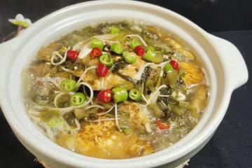 原來雞蛋和它吃才夠味,以前怎麼沒想到!簡單燜一鍋,喚醒好胃口、軟嫩多汁
