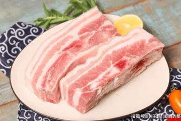 買五花肉,分清「上五花」和「下五花」,價格差不多,區別可不小
