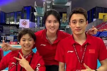 全紅嬋歸隊後,父母難掩對子女的思念之情,在家做農活充實自己
