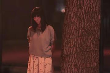 我,19歲,偷情未遂,渾身赤裸躲在一張床下…